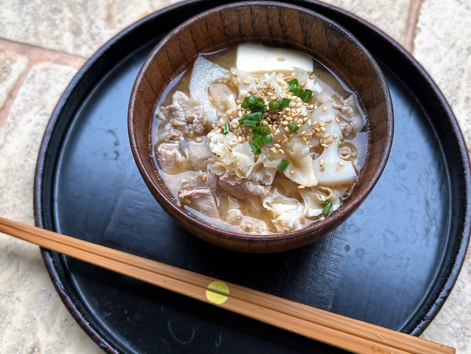 はなびら茸とレンコンの豚汁写真-1