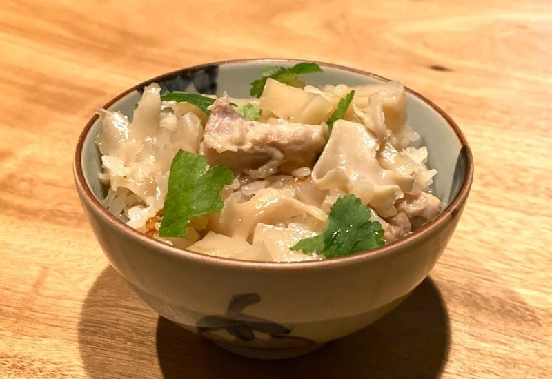 はなびら茸と鶏もも肉の炊き込みご飯-レシピ写真1