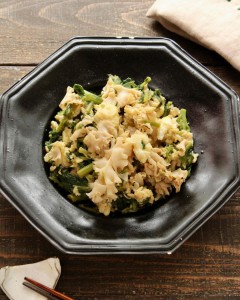 ハナビラタケレシピ写真1_ハナビラ茸と菜の花の卵炒め