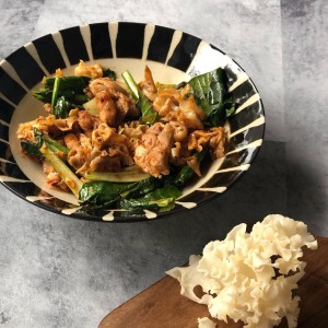 ハナビラタケレシピ写真1_花弁茸と鶏肉の甜麺醤炒め