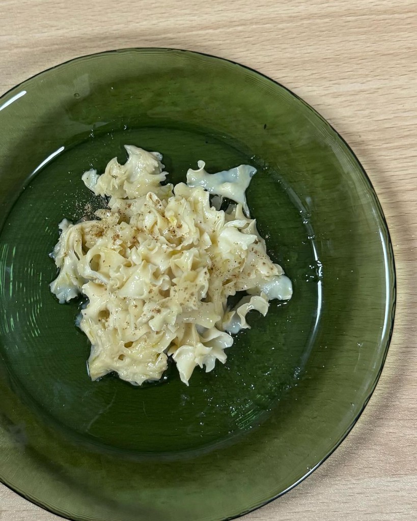 ハナビラタケレシピ写真1_ハナビラタケのガーリックオイル炒め