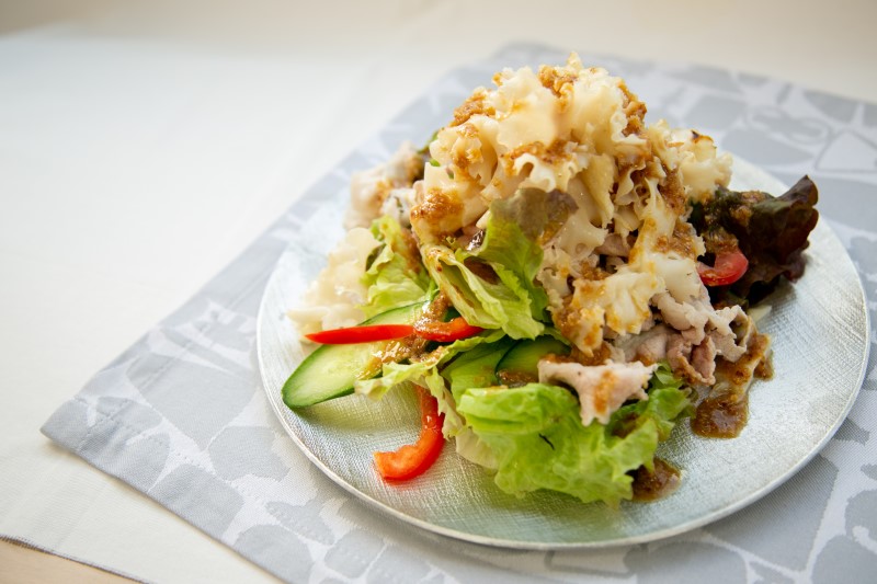 はなびら茸と豚しゃぶのサラダ写真