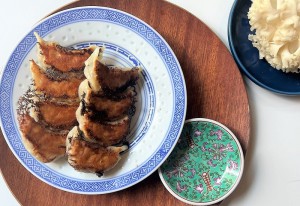 はなびら茸とニラ餃子-レシピ写真1