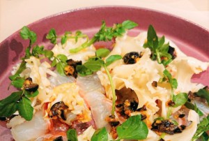 はなびら茸と鯛のカルパッチョ写真