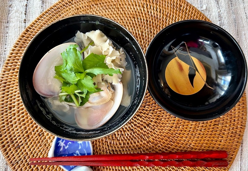 はなびら茸とはまぐりのお吸い物／啓蟄＊谷口ももよ薬膳-写真2