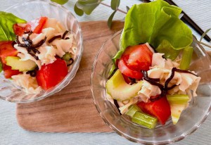 トマトとセロリとはなびら茸のレンチンマリネ-レシピ写真2